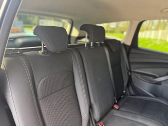 Ford Kuga 2.0 TDCi EcoBlue Zetec SUV 5dr Diesel Powershift AWD Euro 6 (s/s