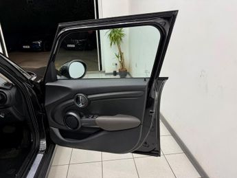 MINI Hatch 1.5 Cooper Auto Euro 6 (s/s) 5dr