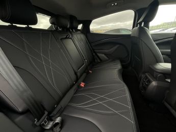 Ford Mustang Mach-E STD RANGE RWD