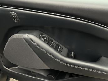 Ford Mustang Mach-E STD RANGE RWD