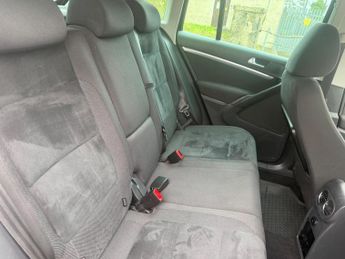 Volkswagen Tiguan 2.0 TDI BlueMotion Tech SE DSG 4WD Euro 5 (s/s) 5dr