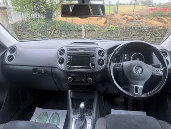 Volkswagen Tiguan 2.0 TDI BlueMotion Tech SE DSG 4WD Euro 5 (s/s) 5dr