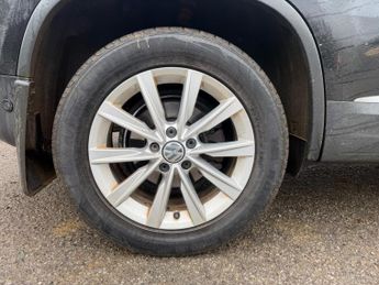 Volkswagen Tiguan 2.0 TDI BlueMotion Tech SE DSG 4WD Euro 5 (s/s) 5dr