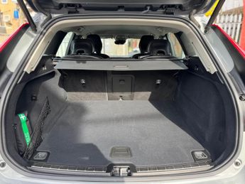 Volvo XC60 2.0 B5 MHEV Plus Auto AWD Euro 6 (s/s) 5dr