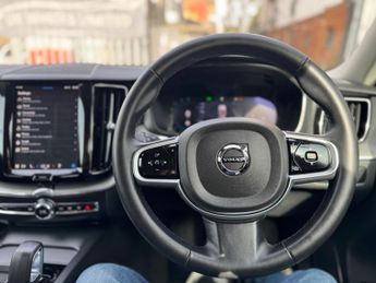 Volvo XC60 2.0 B5 MHEV Plus Auto AWD Euro 6 (s/s) 5dr