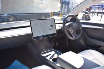 Tesla Model 3 Standard Range Plus Auto RWD 4dr