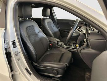 Mercedes-Benz A Class 1.5 A180d Sport (Executive) Hatchback 5dr Diesel Manual Euro 6 (