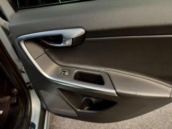 Volvo XC60 2.4 D4 R-Design Lux Nav Geartronic AWD Euro 5 5dr