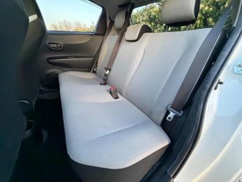 Toyota Yaris 1.0 Petrol AUTOMATIC