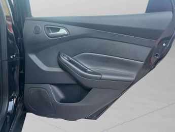 Ford Focus 1.0T EcoBoost Titanium X Euro 5 (s/s) 5dr