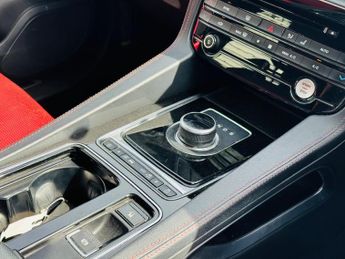 Jaguar F-PACE 2.0 D180 R-Sport Auto AWD Euro 6 (s/s) 5dr