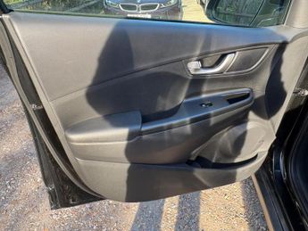 Hyundai KONA 39kWh Premium Auto 5dr (10.5kW Charger)