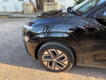 Hyundai KONA 39kWh Premium Auto 5dr (10.5kW Charger)