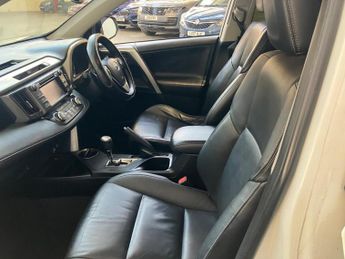 Toyota RAV4 2.2 D-CAT Invincible Auto 4WD Euro 5 5dr