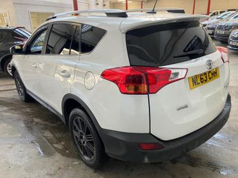 Toyota RAV4 2.2 D-CAT Invincible Auto 4WD Euro 5 5dr