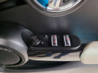 MINI Convertible 2.0 Cooper S Auto Euro 6 (s/s) 2dr