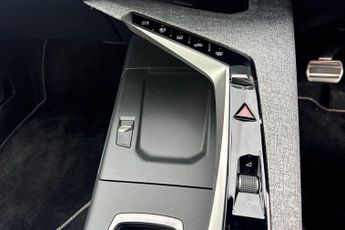 Peugeot E-3008 73kWh GT Auto 5dr