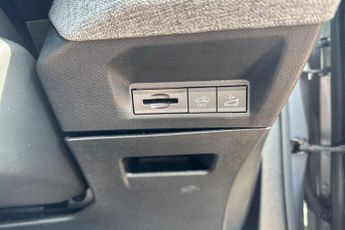 Peugeot E-3008 73kWh GT Auto 5dr