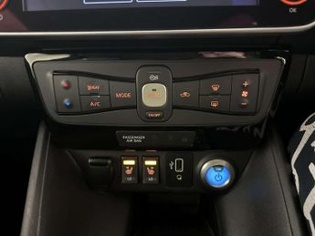 Nissan Leaf 40kWh N-Connecta Hatchback 5dr Electric Auto (150 ps)