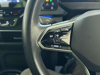 Volkswagen ID.3 Pure Performance 45kWh Life Hatchback 5dr Electric Auto (150 ps)