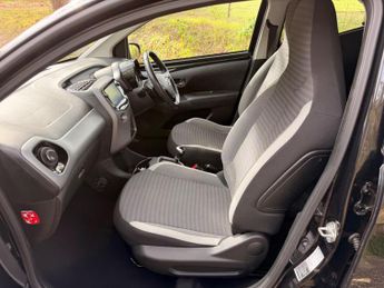 Toyota AYGO 1.0 VVT-i x-trend Funroof x-shift Euro 6 5dr