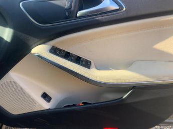 Mercedes-Benz GLA 1.6 GLA200 SE (Executive) 7G-DCT Euro 6 (s/s) 5dr