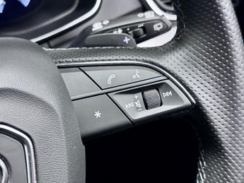 Audi Q5 2.0 TFSIe 50 S line SUV 5dr Petrol Plug-in Hybrid S Tronic quatt