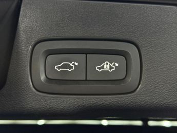 Volvo XC60 2.0h T6 Recharge 11.6kWh R-Design Auto AWD Euro 6 (s/s) 5dr