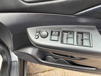 Honda CR-V 2.0 i-VTEC SR SUV 5dr Petrol Auto 4WD Euro 5 (155 ps)