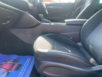 Vauxhall Insignia 2.0 Turbo D BlueInjection SRi Nav Sports Tourer 5dr Diesel Auto 