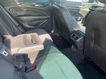 Vauxhall Insignia 2.0 Turbo D BlueInjection SRi Nav Sports Tourer 5dr Diesel Auto 