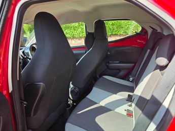 Toyota AYGO 1.0 VVT-i x-play Euro 6 5dr