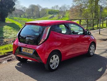 Toyota AYGO 1.0 VVT-i x-play Euro 6 5dr