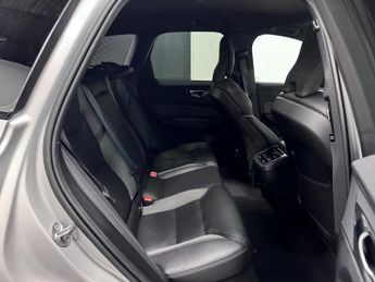 Volvo XC60 Plus B5 AWD (250 hp) Auto