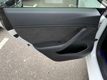 Tesla Model 3 (Dual Motor) Long Range Auto 4WDE 4dr