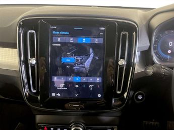 Volvo XC40 2.0 B3 MHEV Core DCT Auto Euro 6 (s/s) 5dr