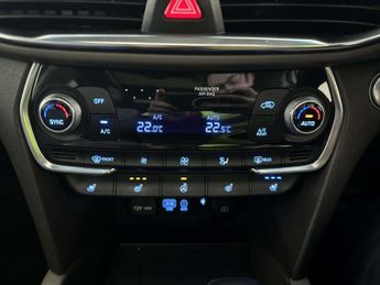 Hyundai Santa Fe 2.2 CRDi Premium SE SUV 5dr Diesel Auto 4WD Euro 6 (s/s) 7 Seat 