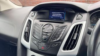 Ford Focus 1.6 Zetec Navigator Euro 5 5dr