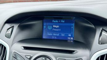 Ford Focus 1.6 Zetec Navigator Euro 5 5dr