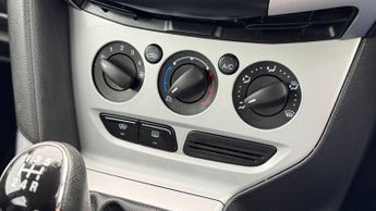 Ford Focus 1.6 Zetec Navigator Euro 5 5dr