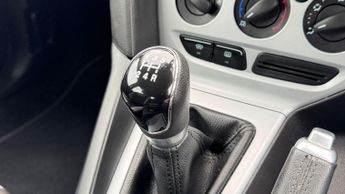 Ford Focus 1.6 Zetec Navigator Euro 5 5dr