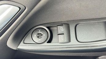 Ford Focus 1.6 Zetec Navigator Euro 5 5dr