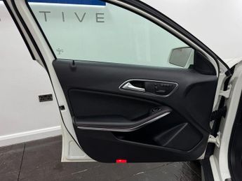 Mercedes-Benz GLA 2.1 GLA220d AMG Line (Premium Plus) 7G-DCT 4MATIC Euro 6 (s/s) 5