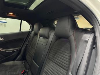 Mercedes-Benz GLA 2.1 GLA220d AMG Line (Premium Plus) 7G-DCT 4MATIC Euro 6 (s/s) 5