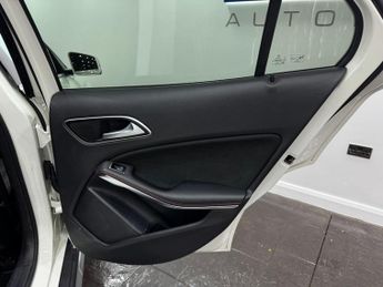 Mercedes-Benz GLA 2.1 GLA220d AMG Line (Premium Plus) 7G-DCT 4MATIC Euro 6 (s/s) 5