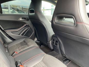 Mercedes-Benz CLA 2.1 CLA220d AMG Line Night Edition Coupe 7G-DCT Euro 6 (s/s) 4dr