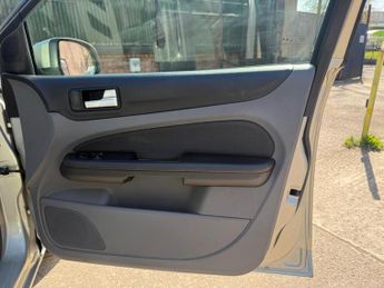 Ford Focus 1.6 Zetec 5dr