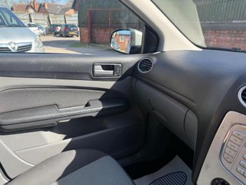 Ford Focus 1.6 Zetec 5dr