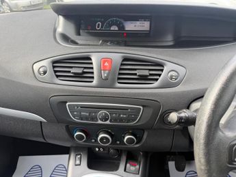 Renault Scenic 1.5 dCi Expression Euro 5 5dr