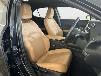 Lexus UX 2.0 250h F Sport Design SUV 5dr Petrol Hybrid E-CVT Euro 6 (s/s)